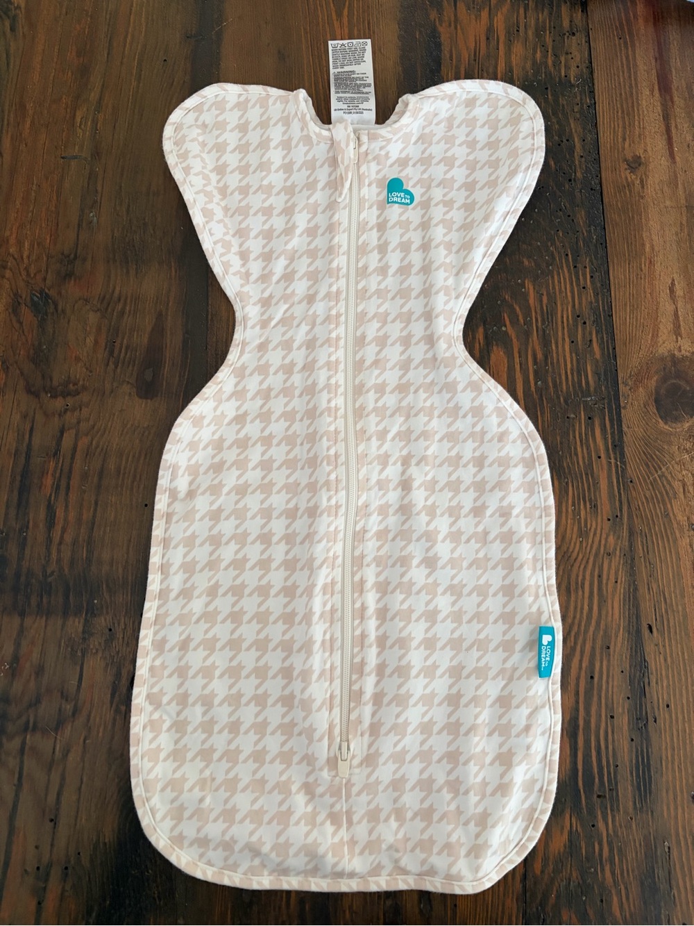 Love to Dream Stretch Cotton Swaddle in Blush Houndstooth